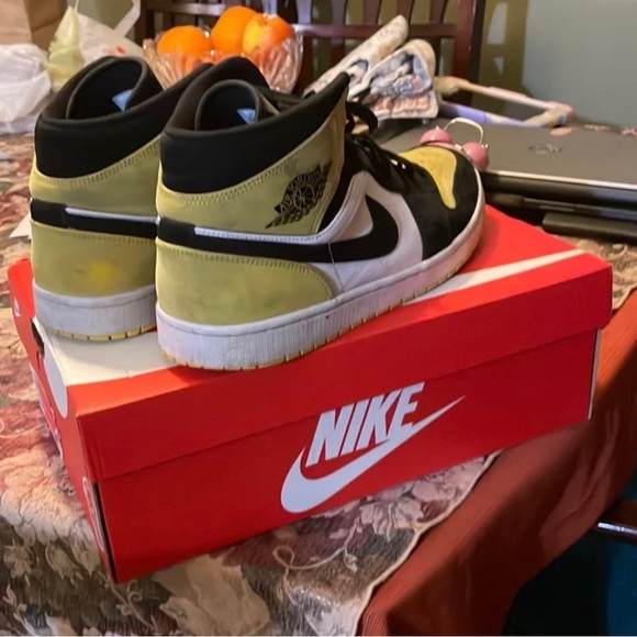 Air Jordan one yellow toe - Picture 2 of 9